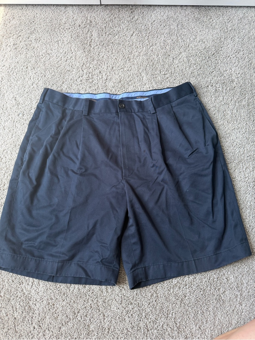Brooks Brothers Light Weight Advantage Chino Shorts Navy Blue Pleated Size 37